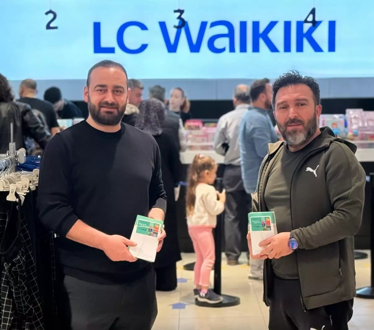 KEV'den 136 Mütevelli Üye adına 136 Çocuğa Bayramlık Sevinci